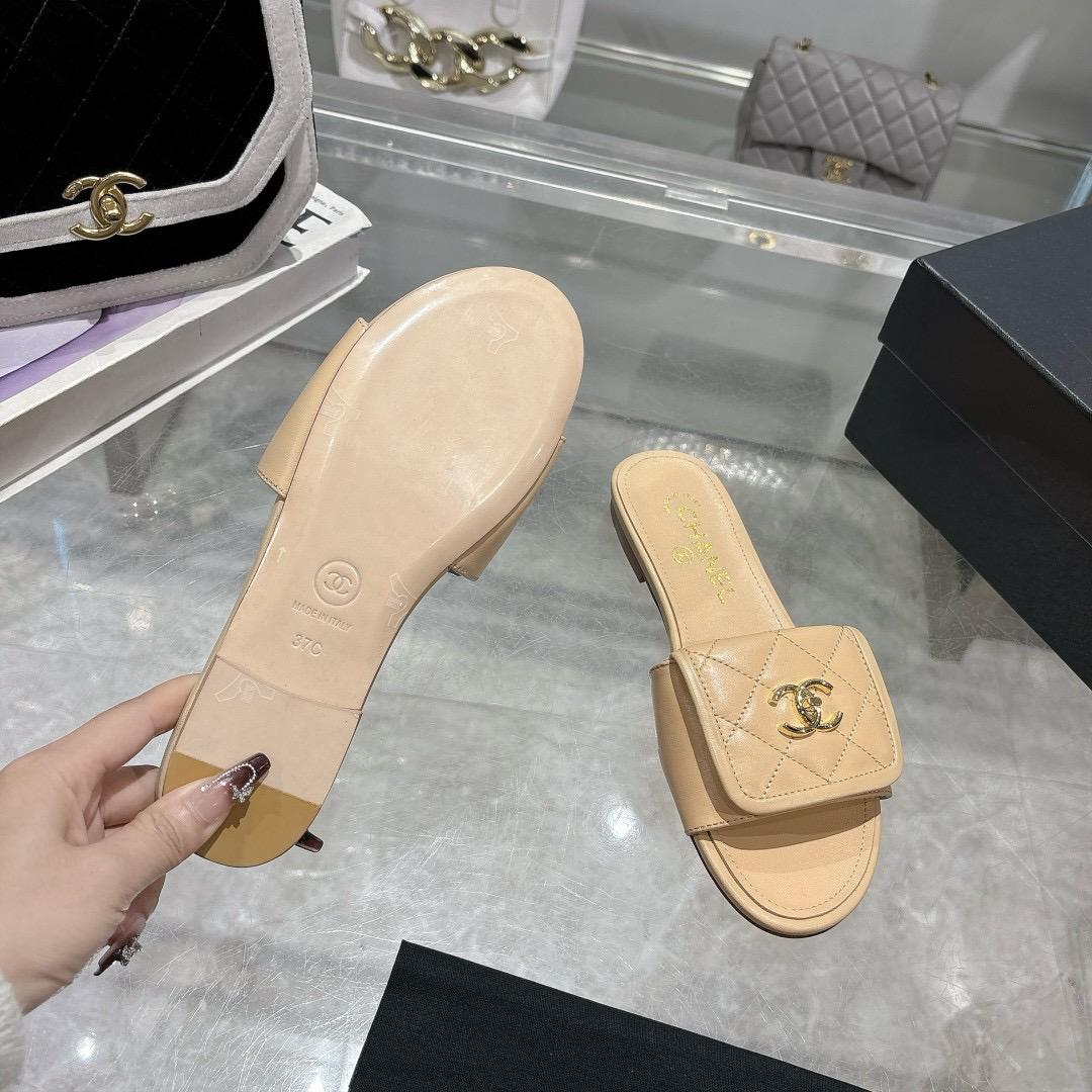 Quilted Slip-On Flat Sandals