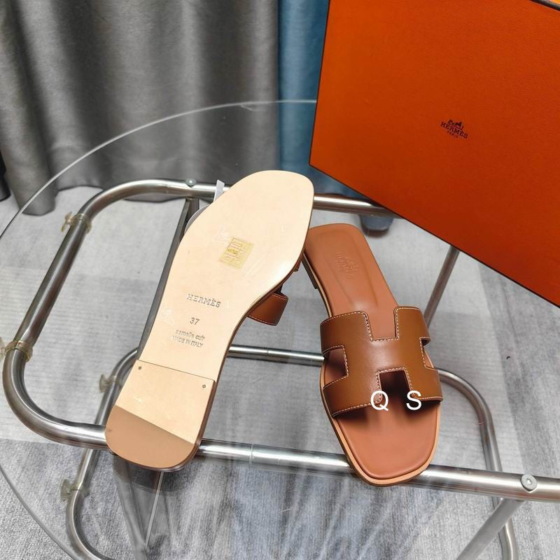 Classic Cut-Out Flat Sandals