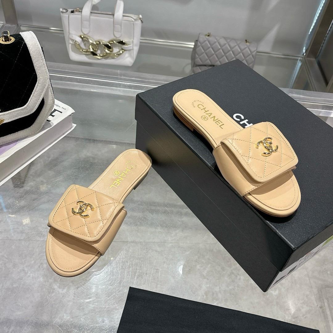 Quilted Slip-On Flat Sandals