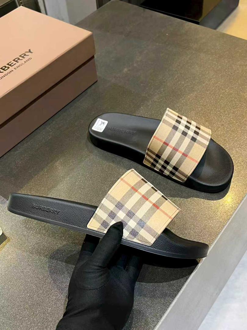 Classic Check Comfort Slides