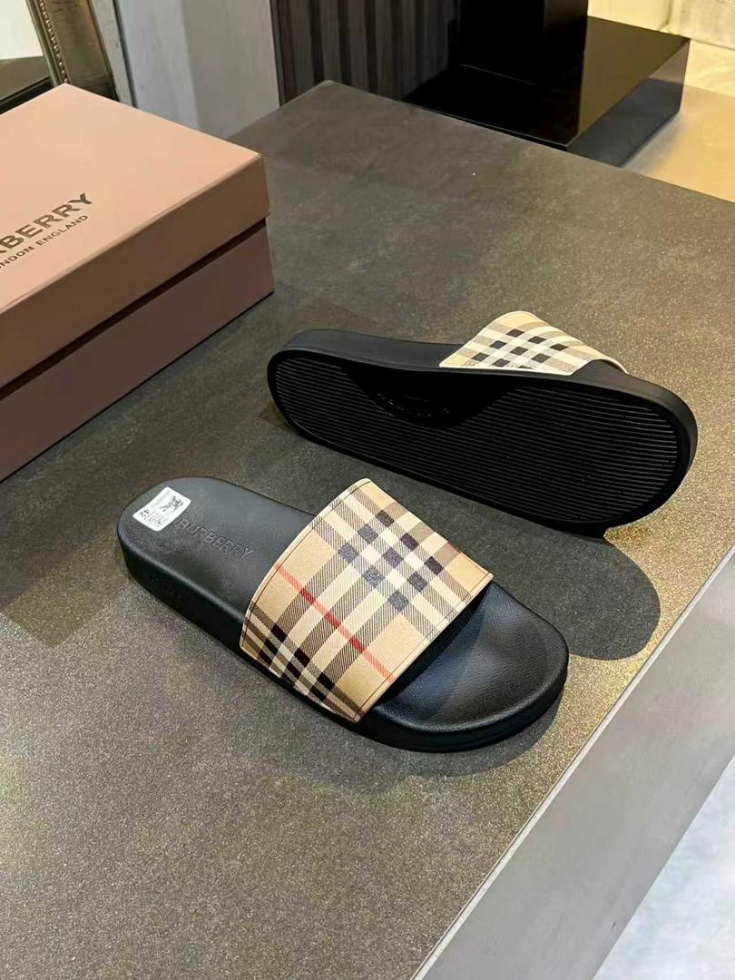 Classic Check Comfort Slides