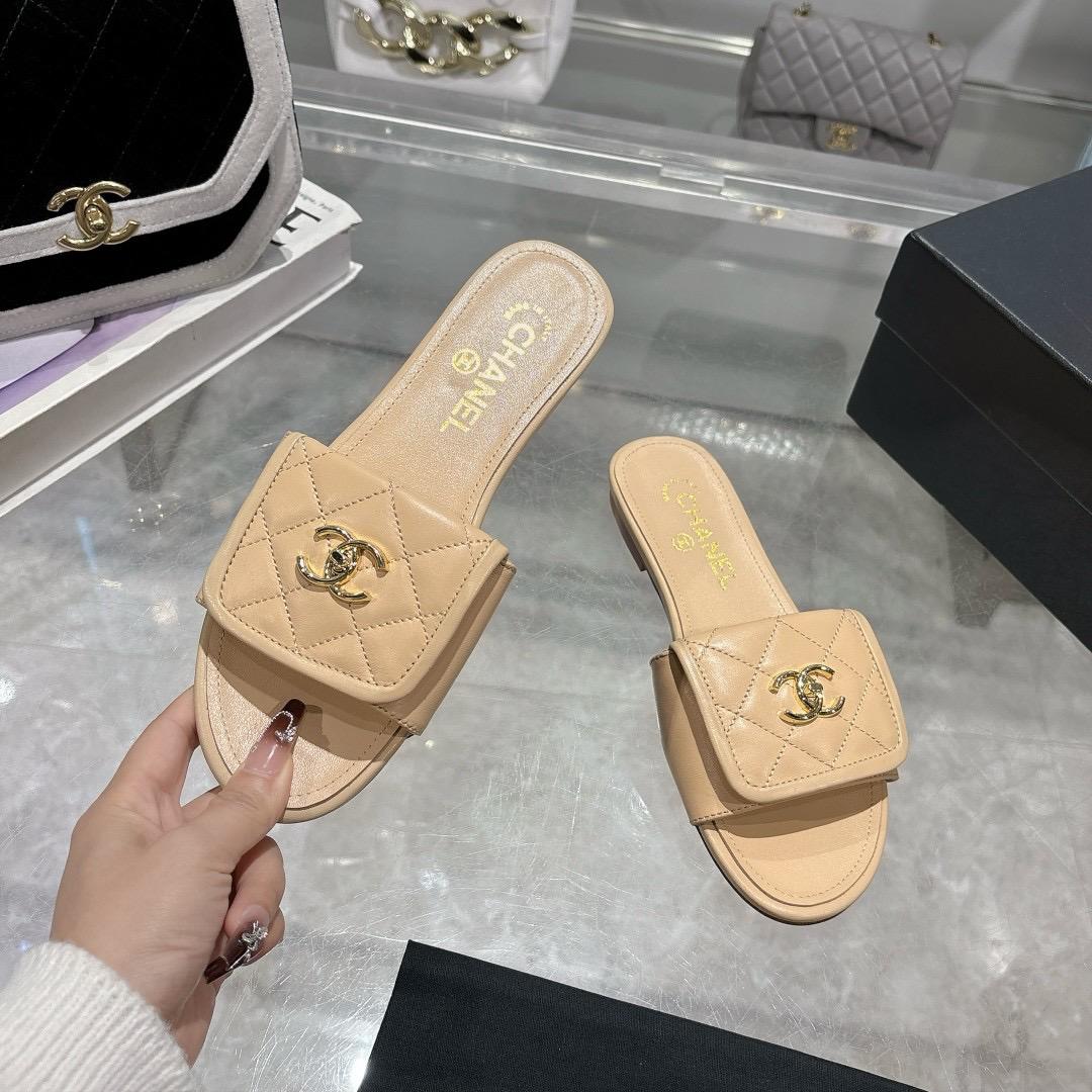 Quilted Slip-On Flat Sandals