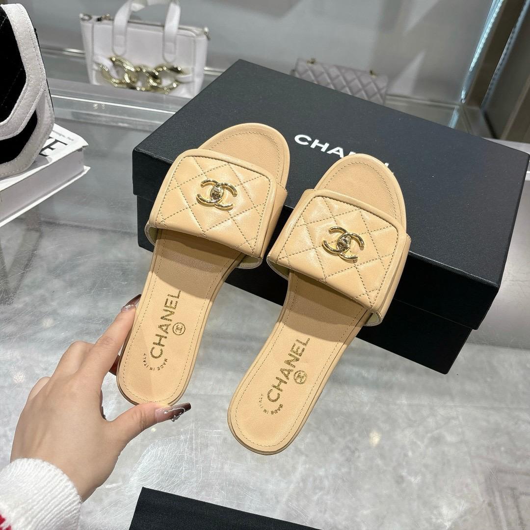 Quilted Slip-On Flat Sandals