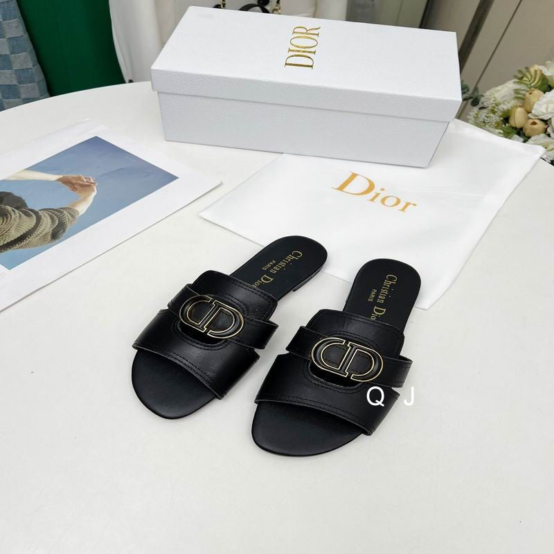 Classic Buckle Detail Comfort Slides