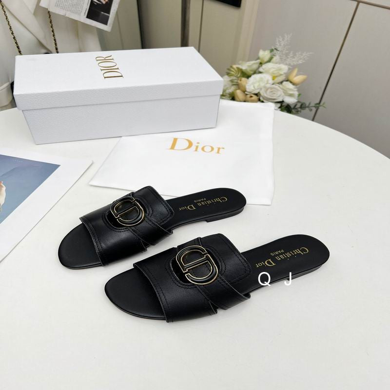 Classic Buckle Detail Comfort Slides