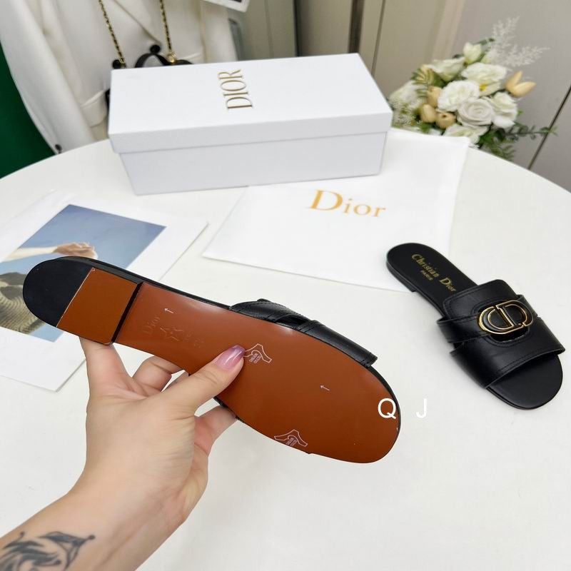 Classic Buckle Detail Comfort Slides