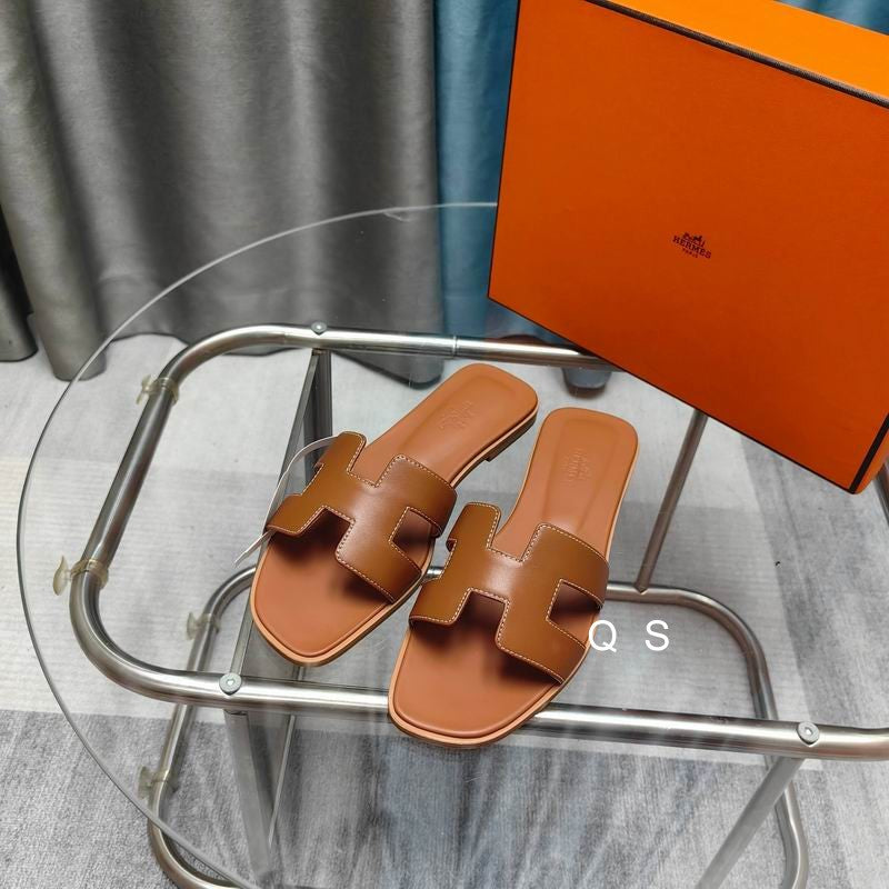 Classic Cut-Out Flat Sandals