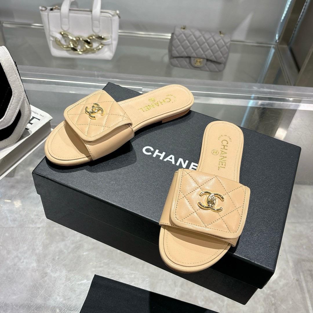 Quilted Slip-On Flat Sandals