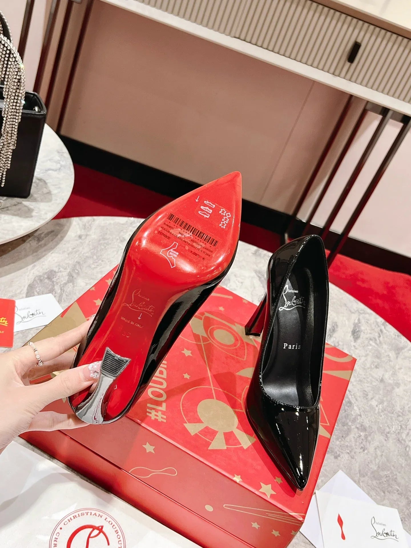 Black Pointed-Toe Pumpss